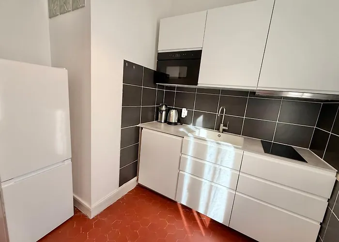 Old 2 Guests Apartamento Antibes